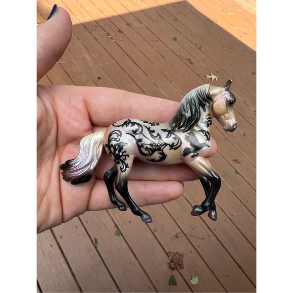 Breyer Mini Nevermore - Picture 1 of 6